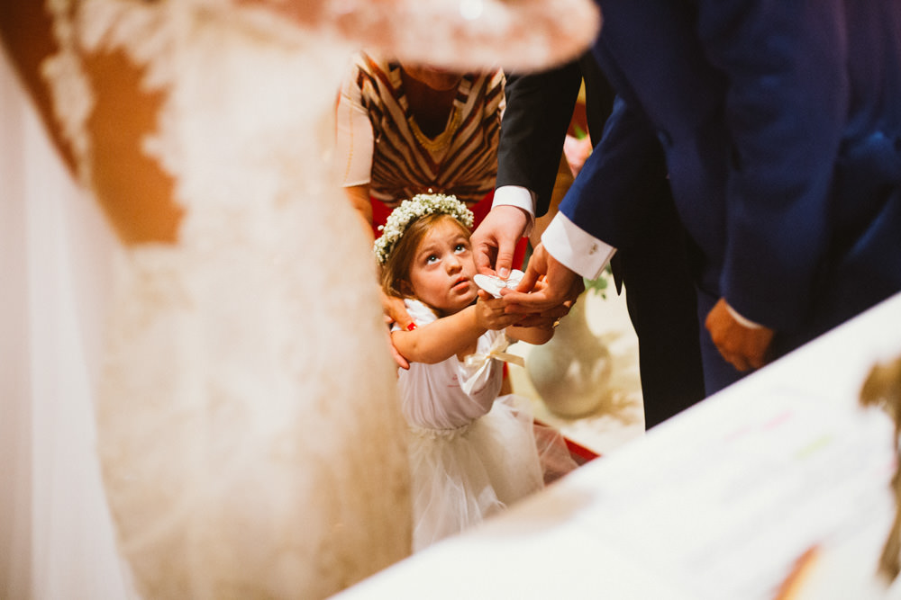 djevojcica nosi prstenje na svadbi zagrebu